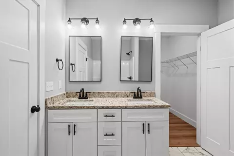 Bath - 140 Washington St, Dalton, GA 30721 photo 1 of 3