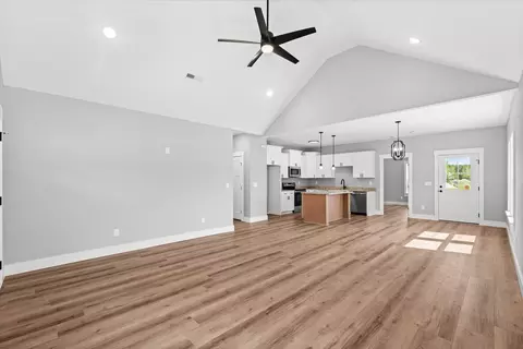Living - 140 Washington St, Dalton, GA 30721 photo 3 of 6