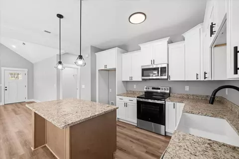 Kitchen - 140 Washington St, Dalton, GA 30721 photo 2 of 4