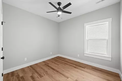 Bedroom - 140 Washington St, Dalton, GA 30721 photo 4 of 7