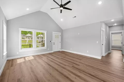 Living - 140 Washington St, Dalton, GA 30721 photo 4 of 6
