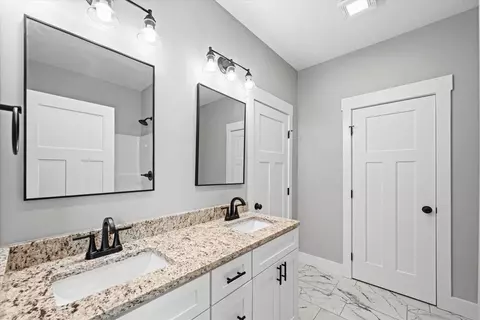 Entry Way - 140 Washington St, Dalton, GA 30721 photo 3 of 5