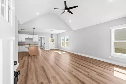 Living - 140 Washington St, Dalton, GA 30721 photo 1 of 6