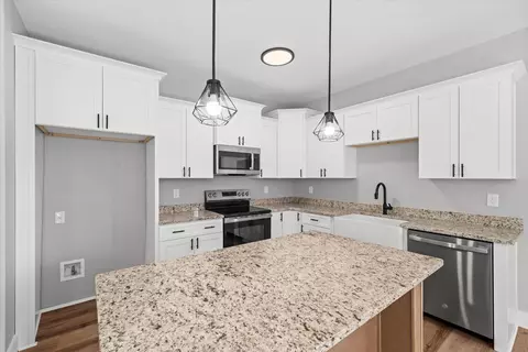 Kitchen - 140 Washington St, Dalton, GA 30721 photo 3 of 4