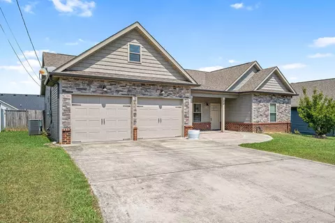 Exterior - 54 Franklin Cir, Fort Oglethorpe, GA 30742 photo 4 of 10