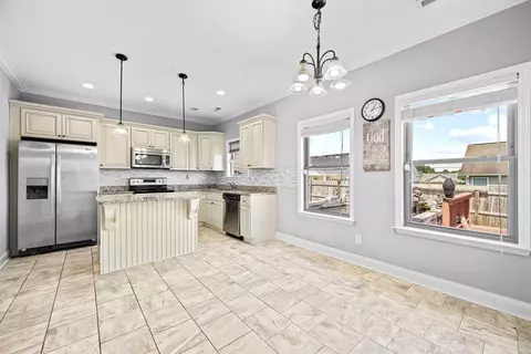 Kitchen - 54 Franklin Cir, Fort Oglethorpe, GA 30742 photo 4 of 4