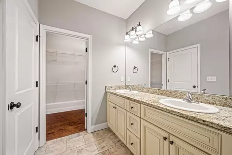 Bath - 54 Franklin Cir, Fort Oglethorpe, GA 30742 photo 2 of 3
