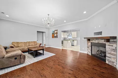 Living - 54 Franklin Cir, Fort Oglethorpe, GA 30742 photo 1 of 2