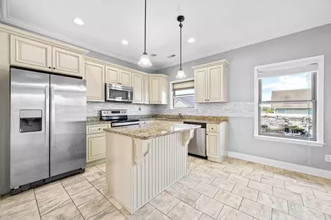 Kitchen - 54 Franklin Cir, Fort Oglethorpe, GA 30742 photo 2 of 4
