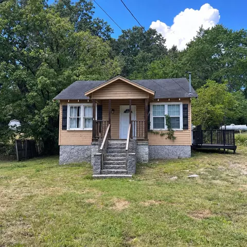 145 Chestnut St, Rossville, GA 30741