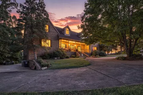8624 Brow Lake Rd, Soddy Daisy, TN 37379