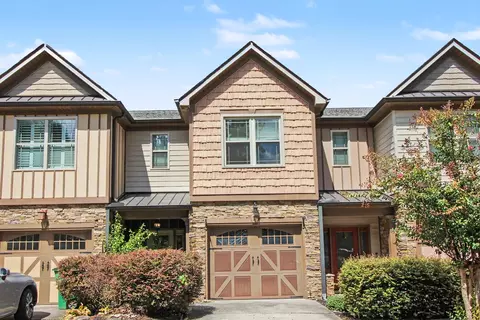 63 Orchard Ln, Rossville, GA 30741