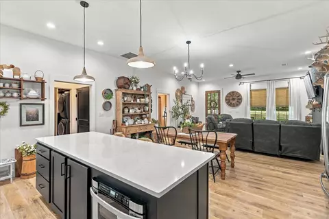 Kitchen - 10370 Tn-150, Sequatchie, TN 37374 photo 2 of 8