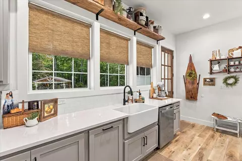 Kitchen - 10370 Tn-150, Sequatchie, TN 37374 photo 3 of 8