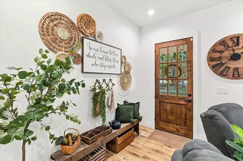 Entry Way - 10370 Tn-150, Sequatchie, TN 37374 photo 1 of 1