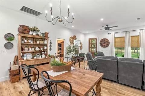 Dining - 10370 Tn-150, Sequatchie, TN 37374 photo 1 of 1
