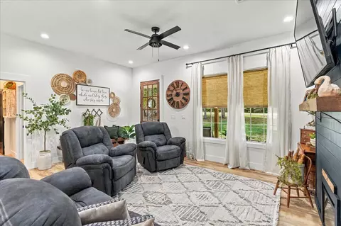 Living - 10370 Tn-150, Sequatchie, TN 37374 photo 4 of 4