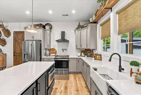 Kitchen - 10370 Tn-150, Sequatchie, TN 37374 photo 7 of 8