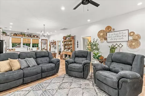 Living - 10370 Tn-150, Sequatchie, TN 37374 photo 2 of 4