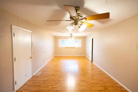 Living - 822 Betsy Pack Dr, Jasper, TN 37347 photo 2 of 3