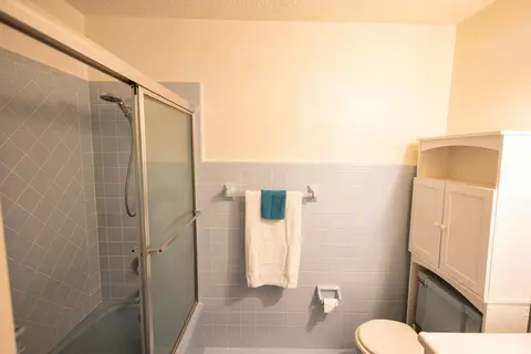 Bath - 822 Betsy Pack Dr, Jasper, TN 37347 photo 2 of 2