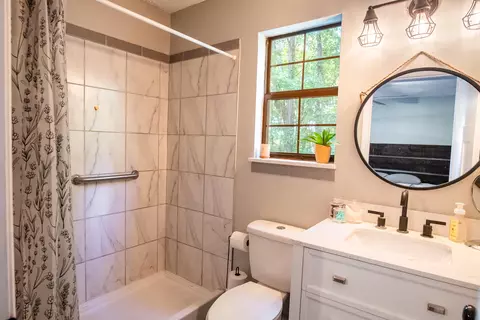 Bath - 290 Potts Rd, Ringgold, GA 30736 photo 3 of 3