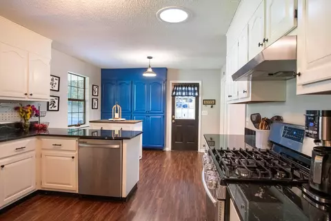 Kitchen - 290 Potts Rd, Ringgold, GA 30736 photo 4 of 6