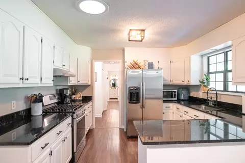Kitchen - 290 Potts Rd, Ringgold, GA 30736 photo 2 of 6
