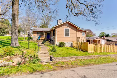 1008 S Crest Rd, Rossville, GA 30741