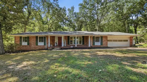 5835 Northshore Dr, Hixson, TN 37343