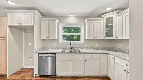Kitchen - 40 Ruth Ln, Ringgold, GA 30736 photo 2 of 2