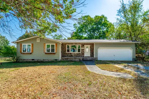 1300 Lee St, Chickamauga, GA 30707