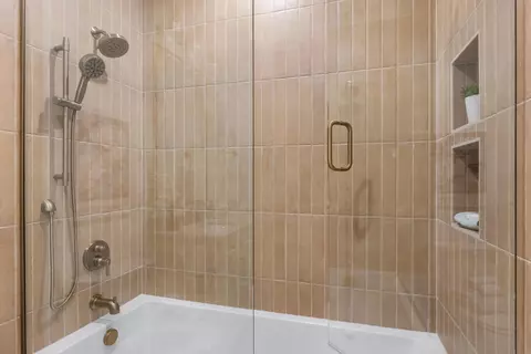 Bath - 357 E 4th St, Chattanooga, TN 37403 photo 3 of 15
