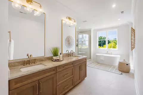 Bath - 357 E 4th St, Chattanooga, TN 37403 photo 9 of 15