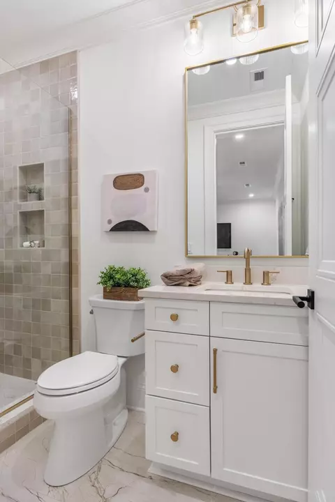Bath - 357 E 4th St, Chattanooga, TN 37403 photo 4 of 15
