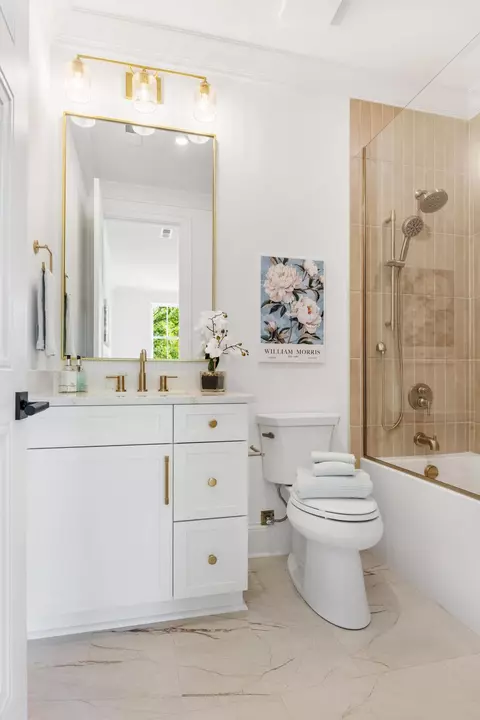 Bath - 357 E 4th St, Chattanooga, TN 37403 photo 2 of 15