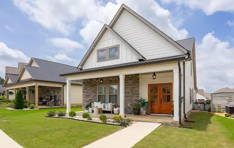 407 Tuscany Village Dr, Ringgold, GA 30736