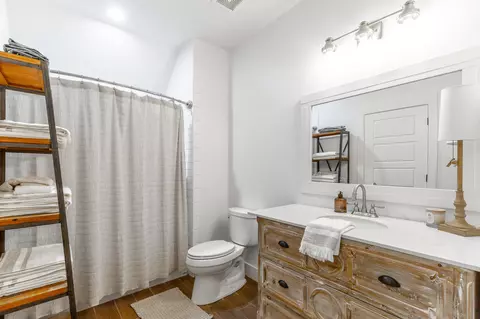 Bath - 3481 Post Oak Rd, Ringgold, GA 30736 photo 9 of 10