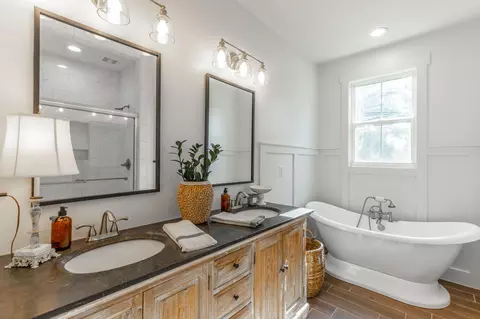 Bath - 3481 Post Oak Rd, Ringgold, GA 30736 photo 3 of 10