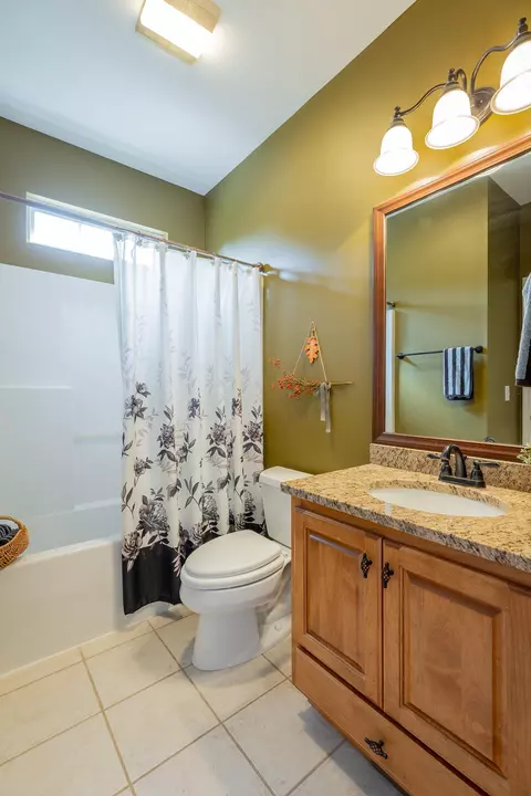 Bath - 1791 Windstone Dr, Ringgold, GA 30736 photo 9 of 12