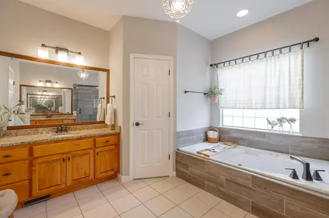 Bath - 1791 Windstone Dr, Ringgold, GA 30736 photo 3 of 12
