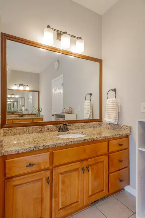 Bath - 1791 Windstone Dr, Ringgold, GA 30736 photo 5 of 12