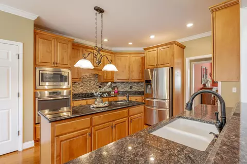 Kitchen - 1791 Windstone Dr, Ringgold, GA 30736 photo 10 of 12