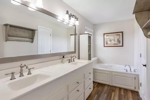 Bath - 300 Bullens Rd, Ocoee, TN 37361 photo 1 of 4