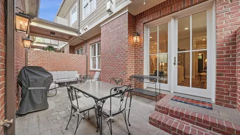 Exterior - 117 E 3rd St, Chattanooga, TN 37403 photo 5 of 9