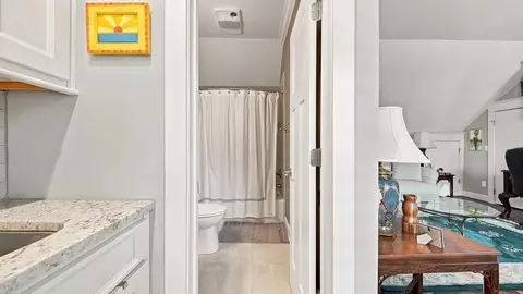 Entry Way - 117 E 3rd St, Chattanooga, TN 37403 photo 6 of 9
