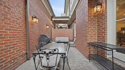 Exterior - 117 E 3rd St, Chattanooga, TN 37403 photo 6 of 9