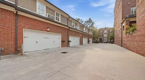 Exterior - 117 E 3rd St, Chattanooga, TN 37403 photo 8 of 9