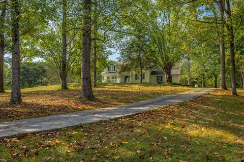 65 Tripp Ln, Trenton, GA 30752