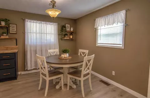 Dining - 327 Loop Rd, Jasper, TN 37347 photo 1 of 1